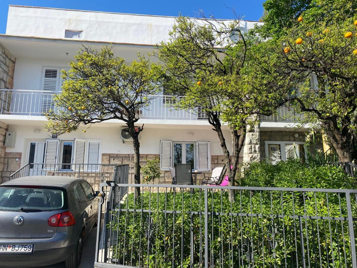 Apartment Napjacu With Own Parking And Garden
